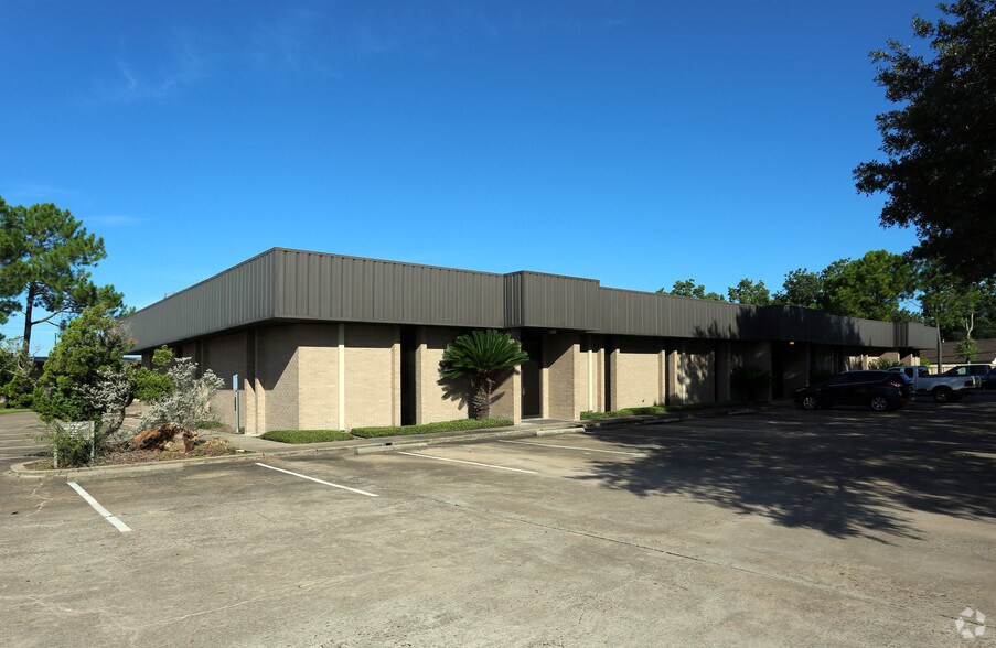 2116 Thompson Rd, Richmond, TX à louer - Photo principale - Image 1 de 5