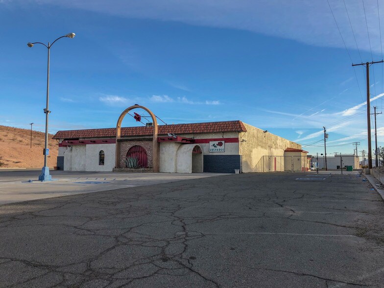 540 W Main St, Barstow, CA à vendre - Photo principale - Image 1 de 30