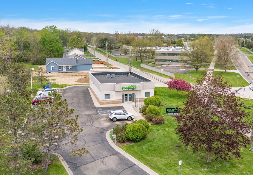 3297 Five Points Dr, Auburn Hills, MI for sale - Building Photo - Image 2 of 8