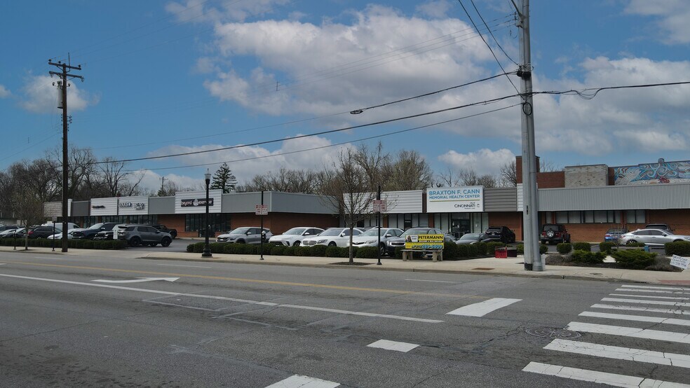 5810-5812 Madison Rd, Cincinnati, OH à louer - Photo du bâtiment - Image 2 de 3