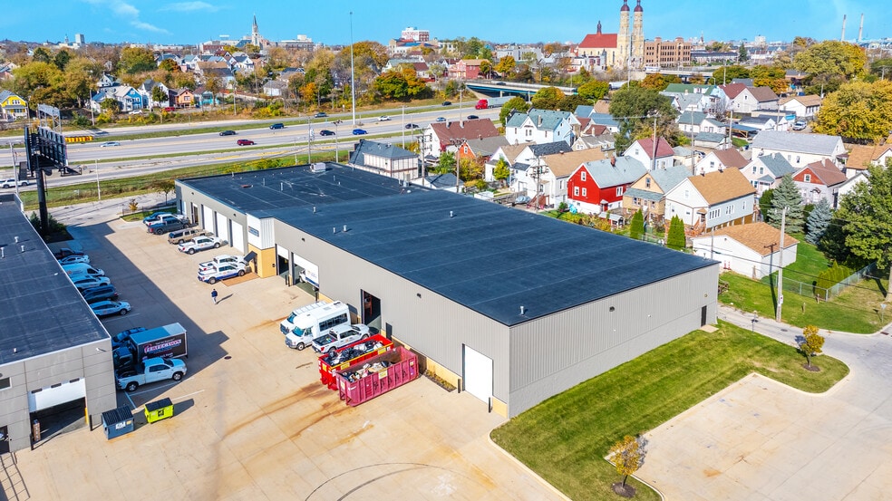 Harbor District Portfolio portfolio of 5 properties for sale on LoopNet.ca - Aerial - Image 3 of 8