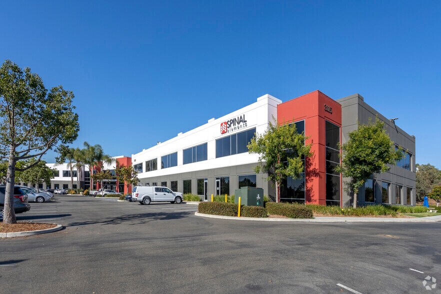 3115 Melrose Dr, Carlsbad, CA à louer - Photo du bâtiment - Image 3 de 21