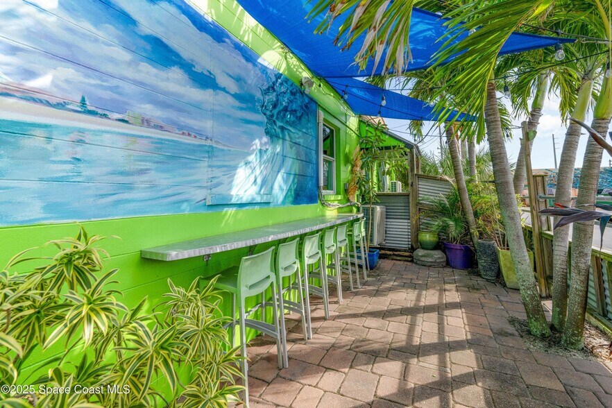 222 N 1st St, Cocoa Beach, FL à vendre - Photo du bâtiment - Image 3 de 8