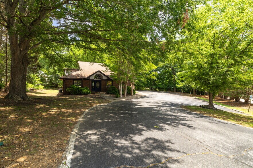 114 S Park Ter, Eden, NC à vendre - Photo du bâtiment - Image 2 de 28