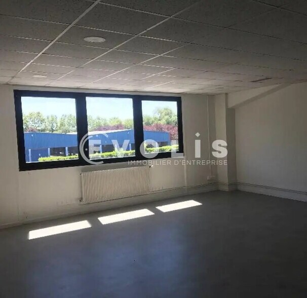 Flex in Saint-Soupplets for lease - Interior Photo - Image 3 of 4