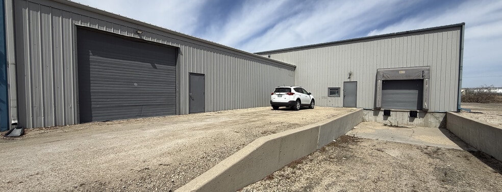 383 Gunn Rd, Winnipeg, MB à vendre - Photo du bâtiment - Image 2 de 8