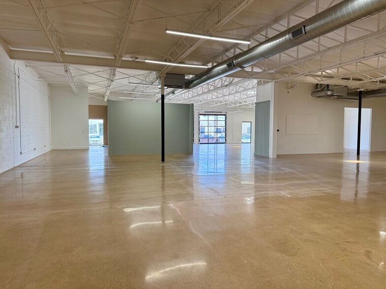 1336 Crampton St, Dallas, TX à louer - Photo du bâtiment - Image 3 de 12