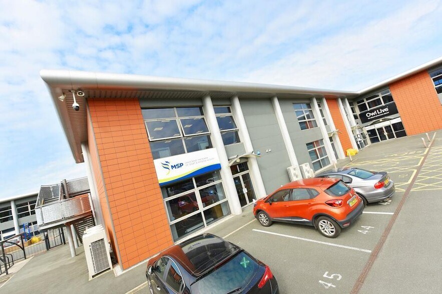 Skyhawk Av, Liverpool à louer - Photo du bâtiment - Image 3 de 34