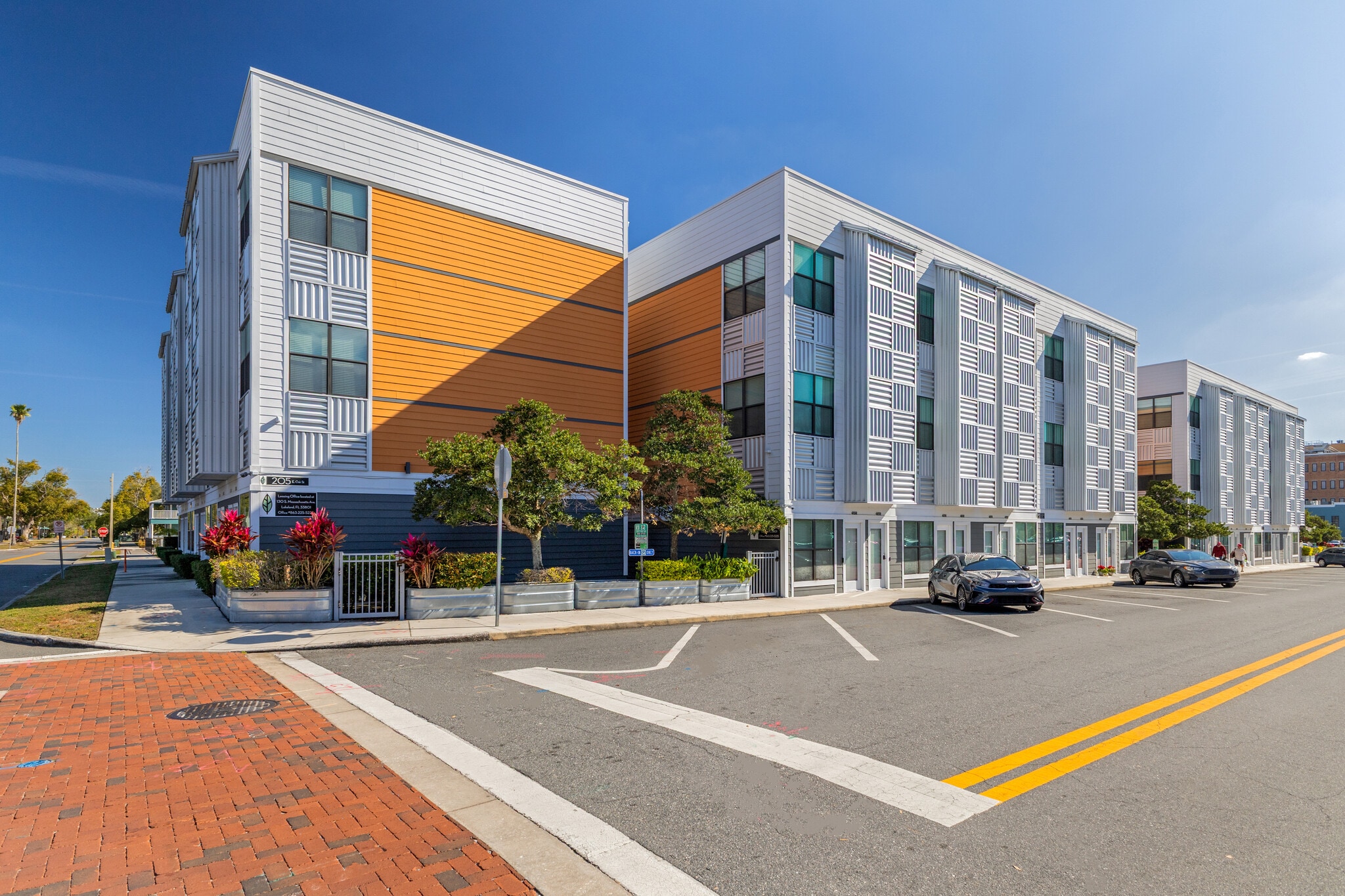 NOBAY, The Gardens, Lake Mirror Tower portfolio of 3 properties for sale on LoopNet.ca Primary Photo- Image 1 of 47