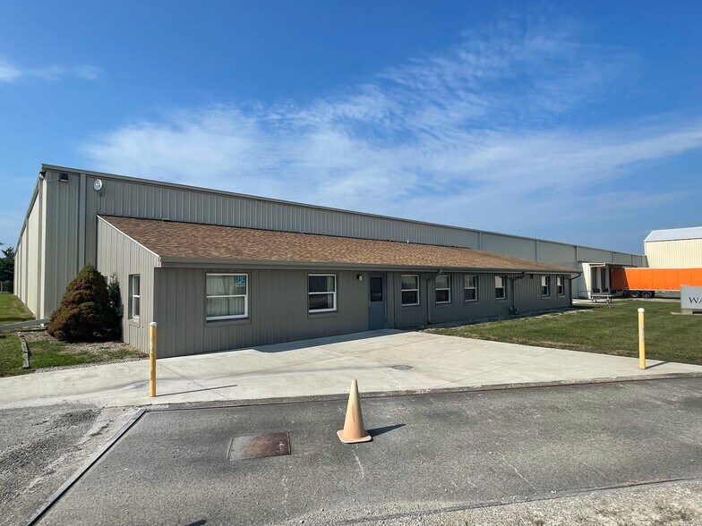 8464 N 600 E, Hope, IN à louer - Photo du bâtiment - Image 3 de 10