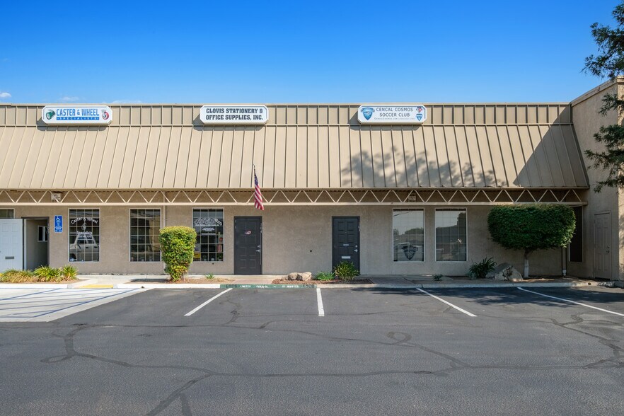 1486 Tollhouse Rd, Clovis, CA à louer - Photo du bâtiment - Image 3 de 14