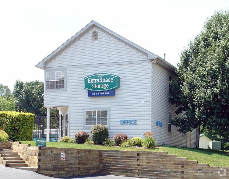 8051 Windham Lake Dr, Indianapolis, IN for lease - Primary Photo - Image 1 of 2