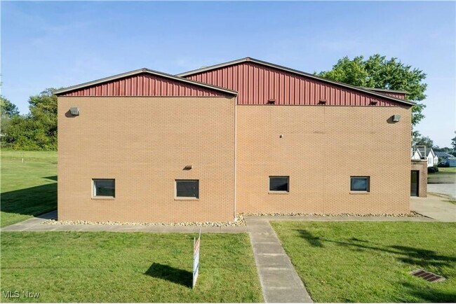 More details for 390 E Wood St, Shreve, OH - Office for Lease