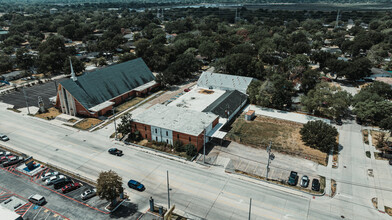 900 Natchez Ave, Pasadena, TX à louer Photo du b timent- Image 2 de 8