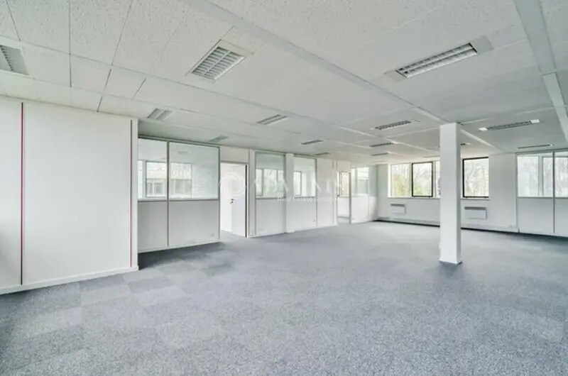 Office in Saint-Thibault-des-Vignes for sale - Interior Photo - Image 2 of 6