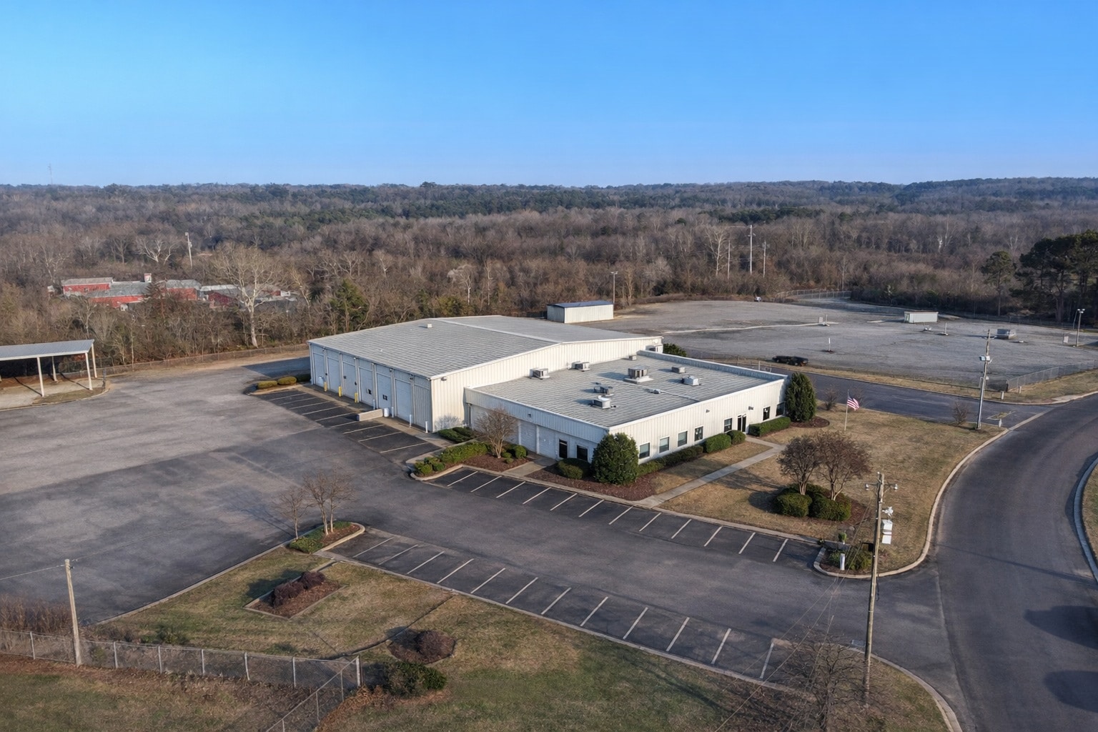 2563 Commerce Cir, Birmingham, AL for lease Building Photo- Image 1 of 9