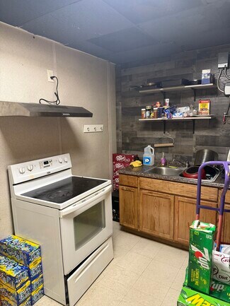 Plus de détails pour 2218 Brown St, Brownwood, TX - Flex à vendre