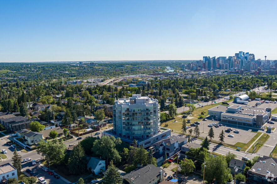 2505 17th Ave SW, Calgary, AB for sale - Aerial - Image 2 of 8