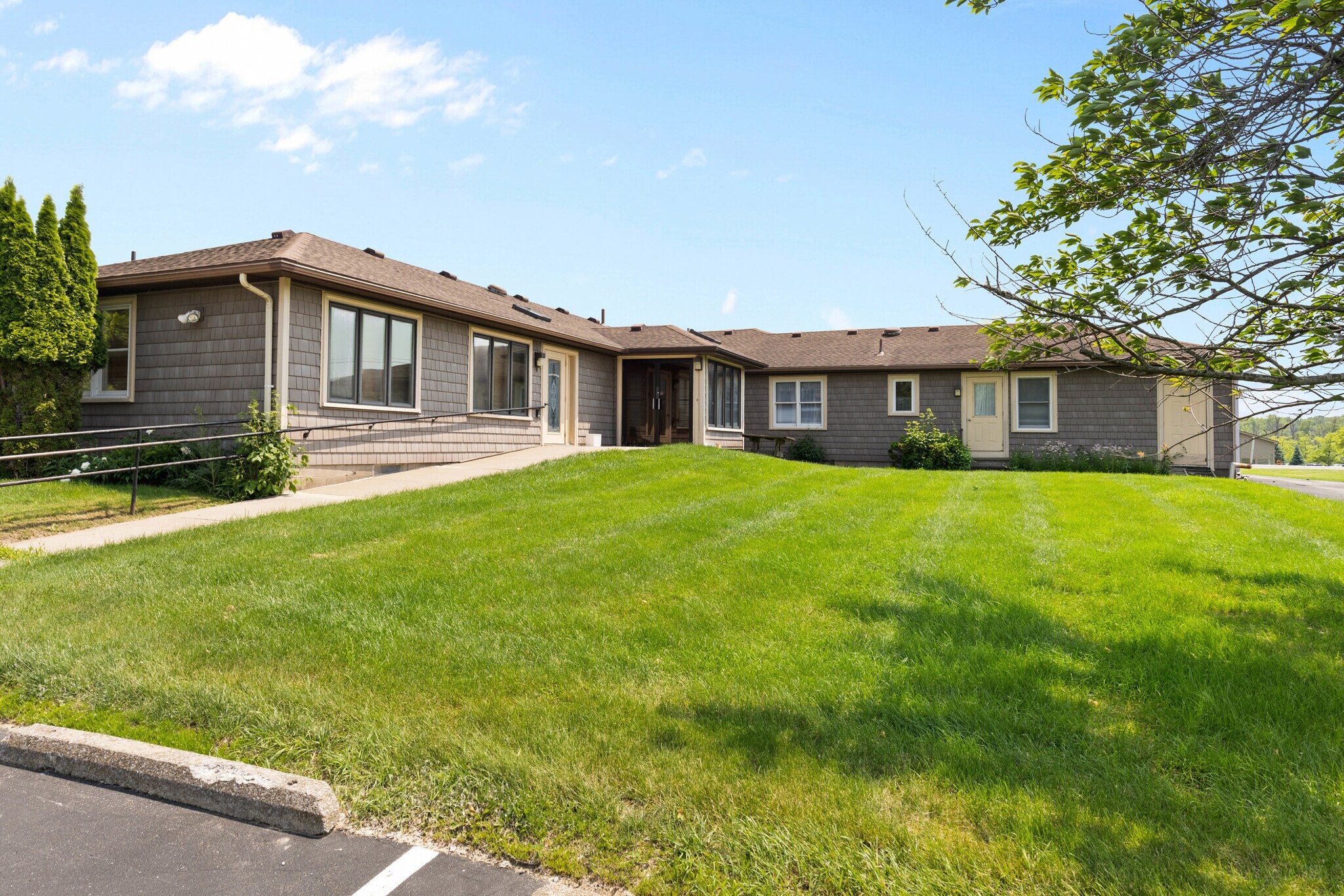 2640 Ridgeway Ave, Rochester, NY à vendre Photo du bâtiment- Image 1 de 57