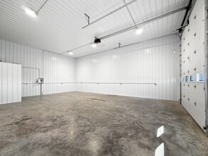 606 Stagecoach Rd, Grinnell, IA for lease Interior Photo- Image 2 of 10