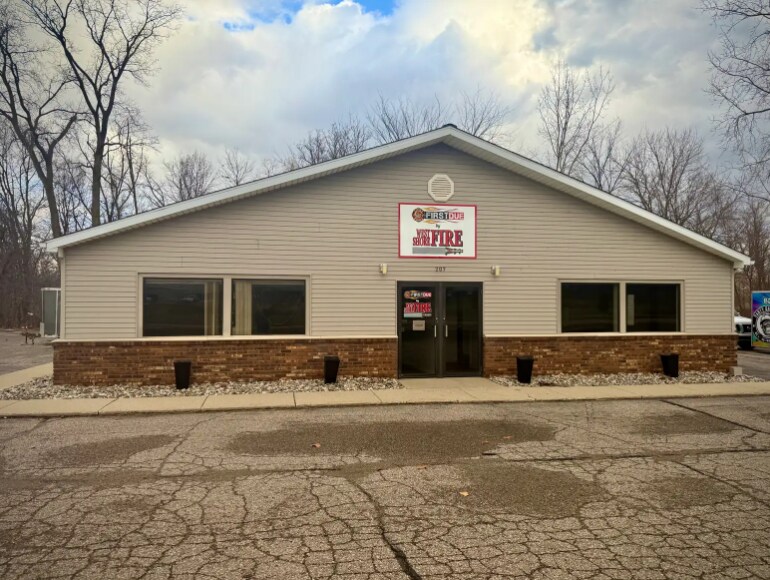 207 E Kipp Rd, Mason, MI à vendre - Photo du bâtiment - Image 2 de 15