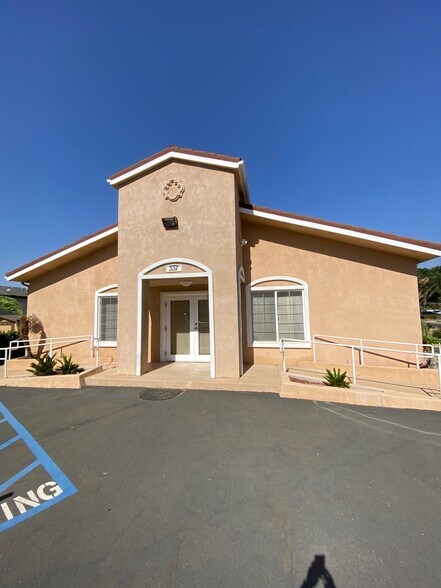 337 E Harvard Blvd, Santa Paula, CA à vendre - Photo du bâtiment - Image 2 de 8