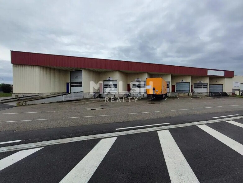Bureau dans Corbas à louer - Photo du bâtiment - Image 1 de 12