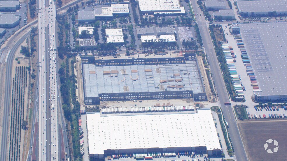 2600 E John St, Banning, CA à louer - Vidéo aérienne - Image 2 de 7