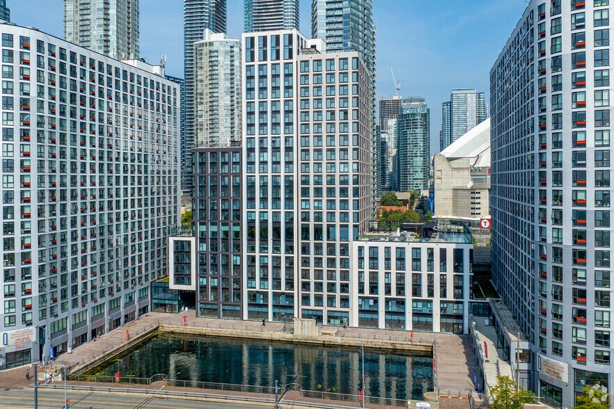 370 Queens Quay W, Toronto, ON à louer - Photo principale - Image 1 de 44