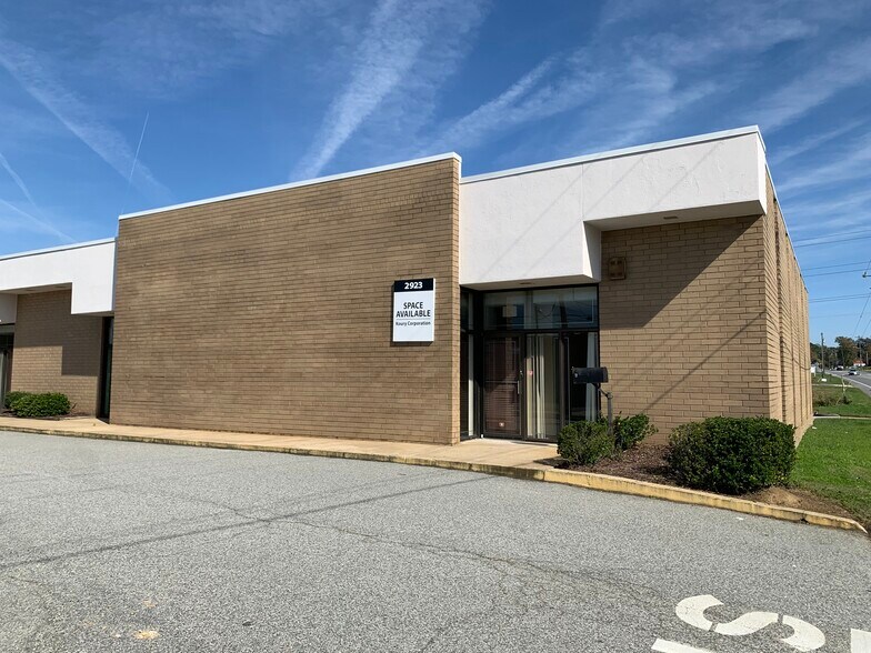 2901-3011 Pacific Ave, Greensboro, NC à louer - Photo du bâtiment - Image 2 de 10