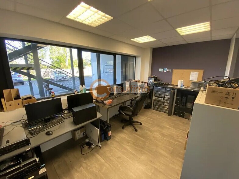 Office in Pessac for lease - Building Photo - Image 3 of 12