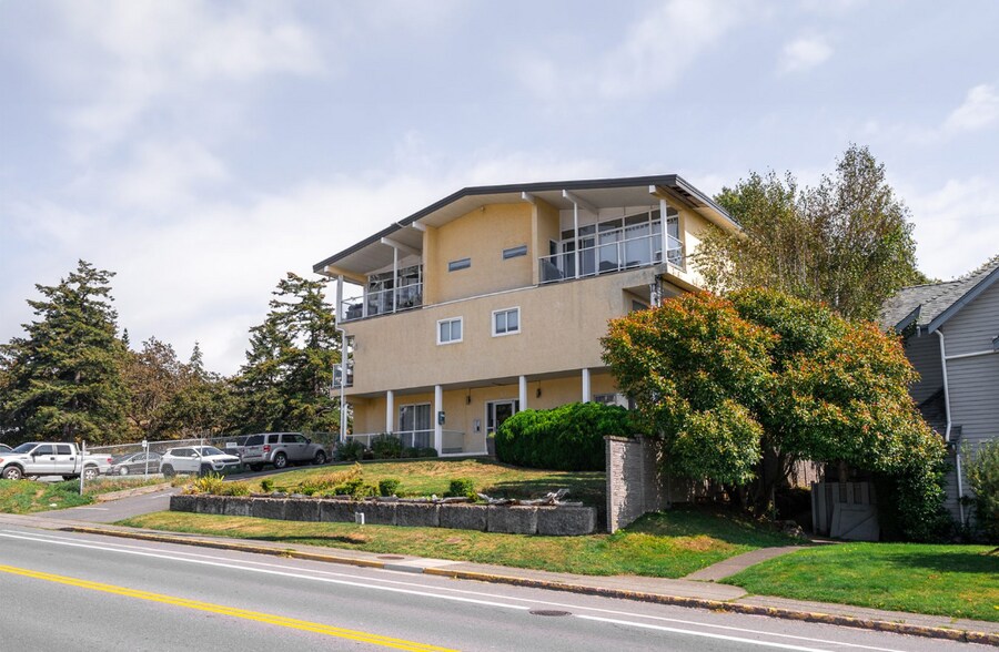 741 Admirals Rd, Victoria, BC à vendre - Photo du bâtiment - Image 1 de 7