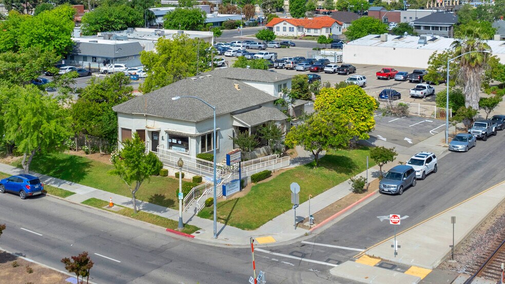 2641 Fresno St, Fresno, CA à louer - Photo du bâtiment - Image 1 de 13