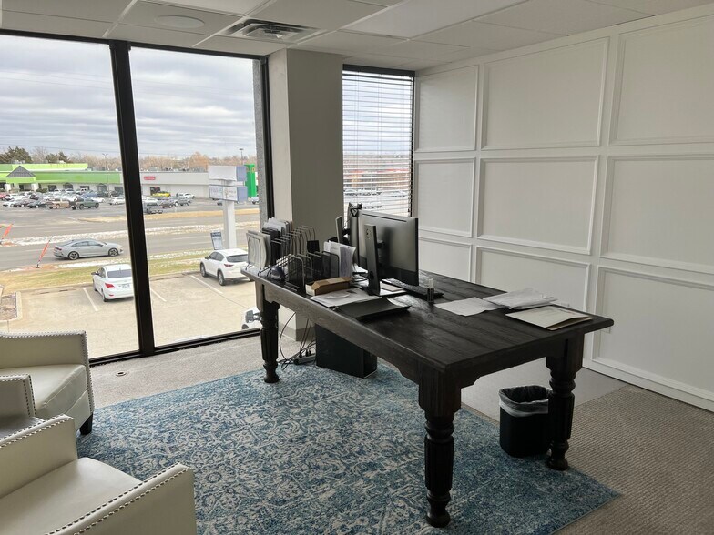6300 NW Expressway, Oklahoma City, OK à louer - Photo intérieure - Image 3 de 9