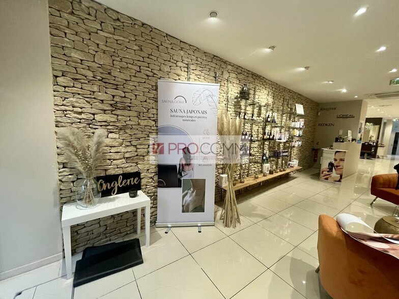 Commerce de détail dans Cavaillon à vendre - Hall d’entrée - Image 3 de 12