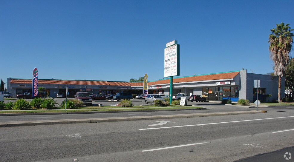 831-857 Lark Ellen Ave, Azusa, CA à louer - Photo du bâtiment - Image 1 de 4