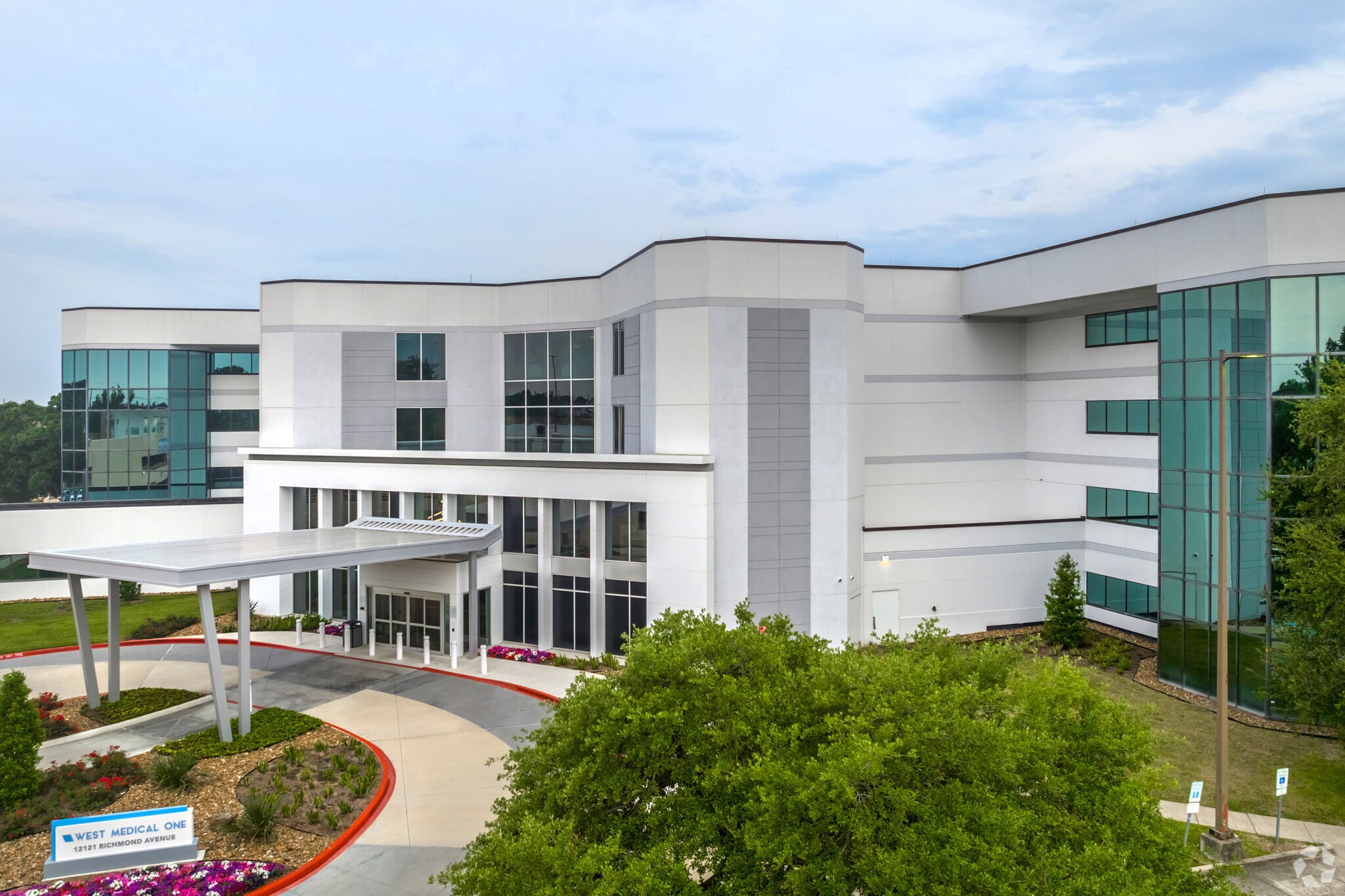 12121 Richmond Ave, Houston, TX for lease Primary Photo- Image 1 of 5