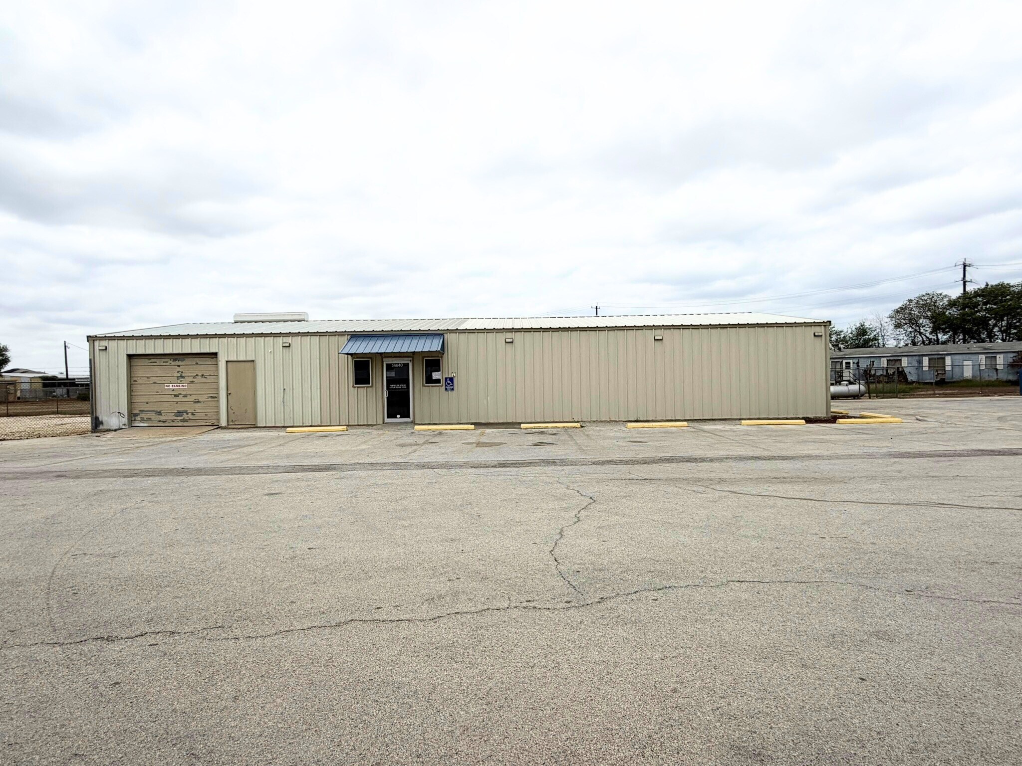 14640 S FM 2790 W, Lytle, TX à louer Photo principale- Image 1 de 16