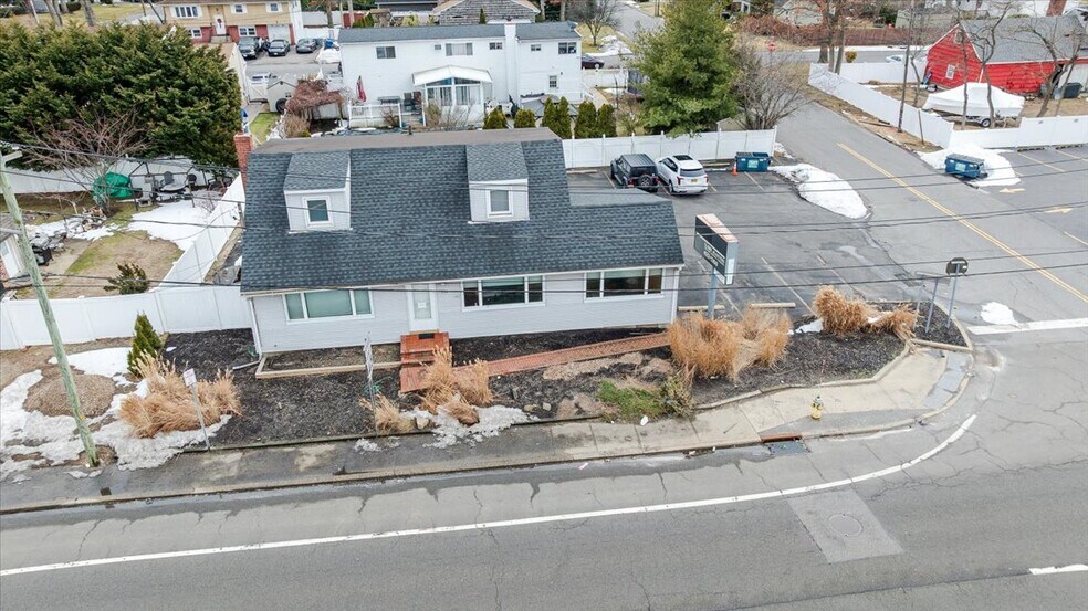 930 Sunrise Hwy, North Babylon, NY à vendre - Photo du bâtiment - Image 2 de 29