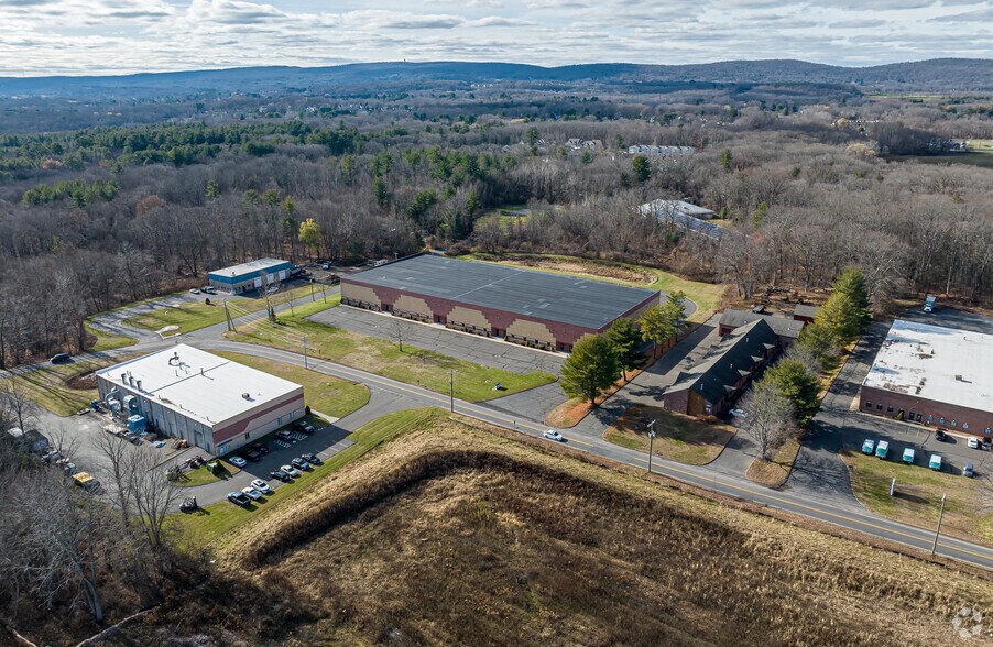95 W Dudley Town Rd, Bloomfield, CT à louer - Aérien - Image 3 de 6