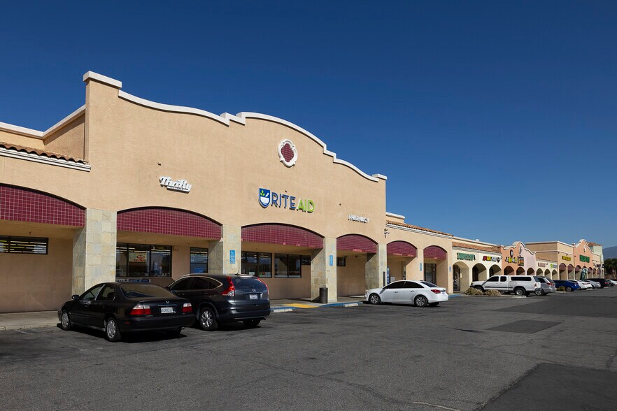 1043-1199 N Mount Vernon Ave, Colton, CA à louer - Photo du bâtiment - Image 3 de 8
