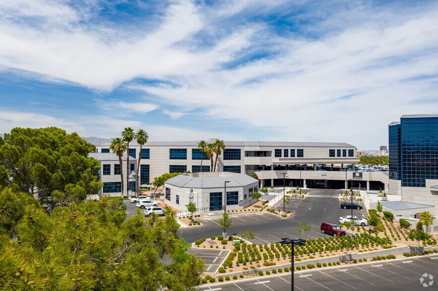 3340 W Sahara Ave, Las Vegas, NV à vendre - Photo du bâtiment - Image 2 de 4