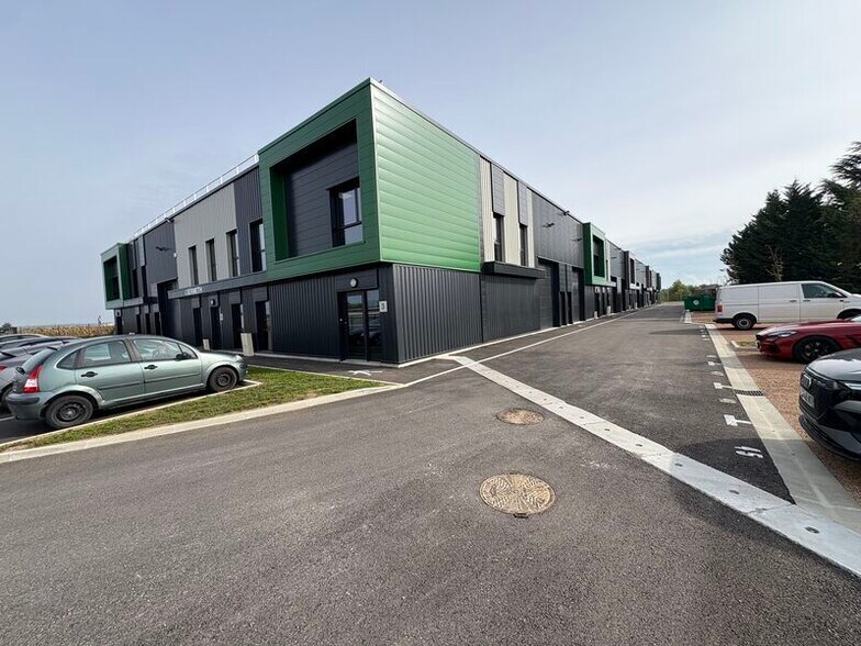 Flex in VILLETTE-D'ANTHON for lease - Building Photo - Image 1 of 13