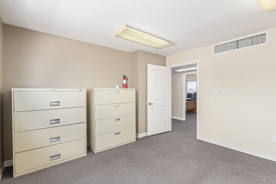 8545 N Black Canyon Hwy, Phoenix, AZ à vendre - Photo du bâtiment - Image 3 de 25