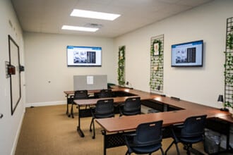3129 Kingsley Dr, Pearland, TX for lease Interior Photo- Image 2 of 6