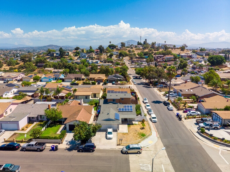 201 Treewood St, San Diego, CA à vendre - Photo du bâtiment - Image 2 de 11