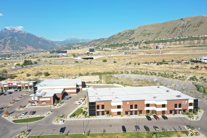 Rockwell Ridge Business Park portefeuille de 2 propriétés à vendre sur LoopNet.ca - Photo du bâtiment - Image 1 de 15