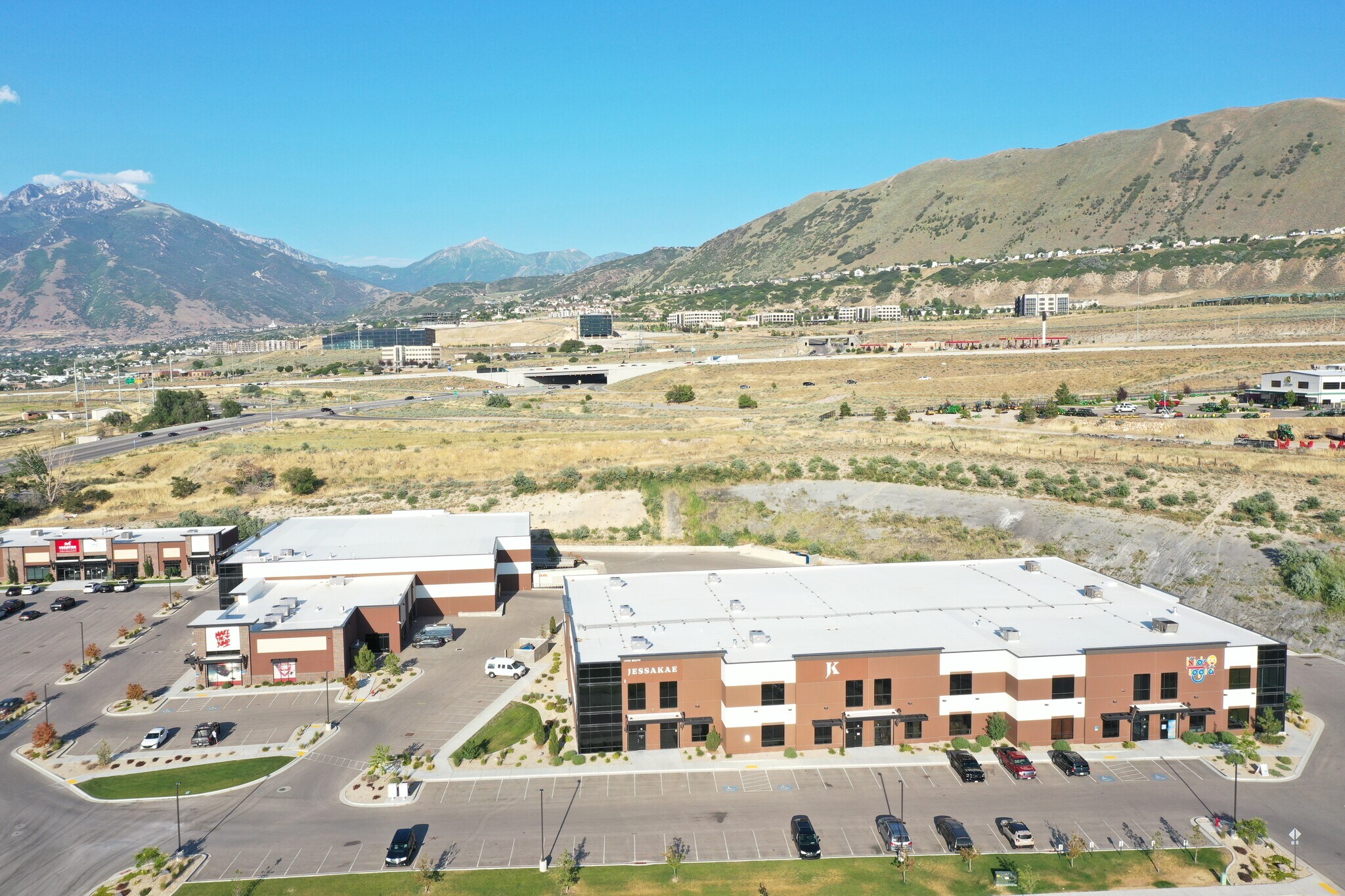 Rockwell Ridge Business Park portefeuille de 2 propriétés à vendre sur LoopNet.ca Photo du bâtiment- Image 1 de 16