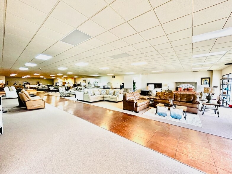 869 S State St, Clarksdale, MS for sale - Interior Photo - Image 2 of 17