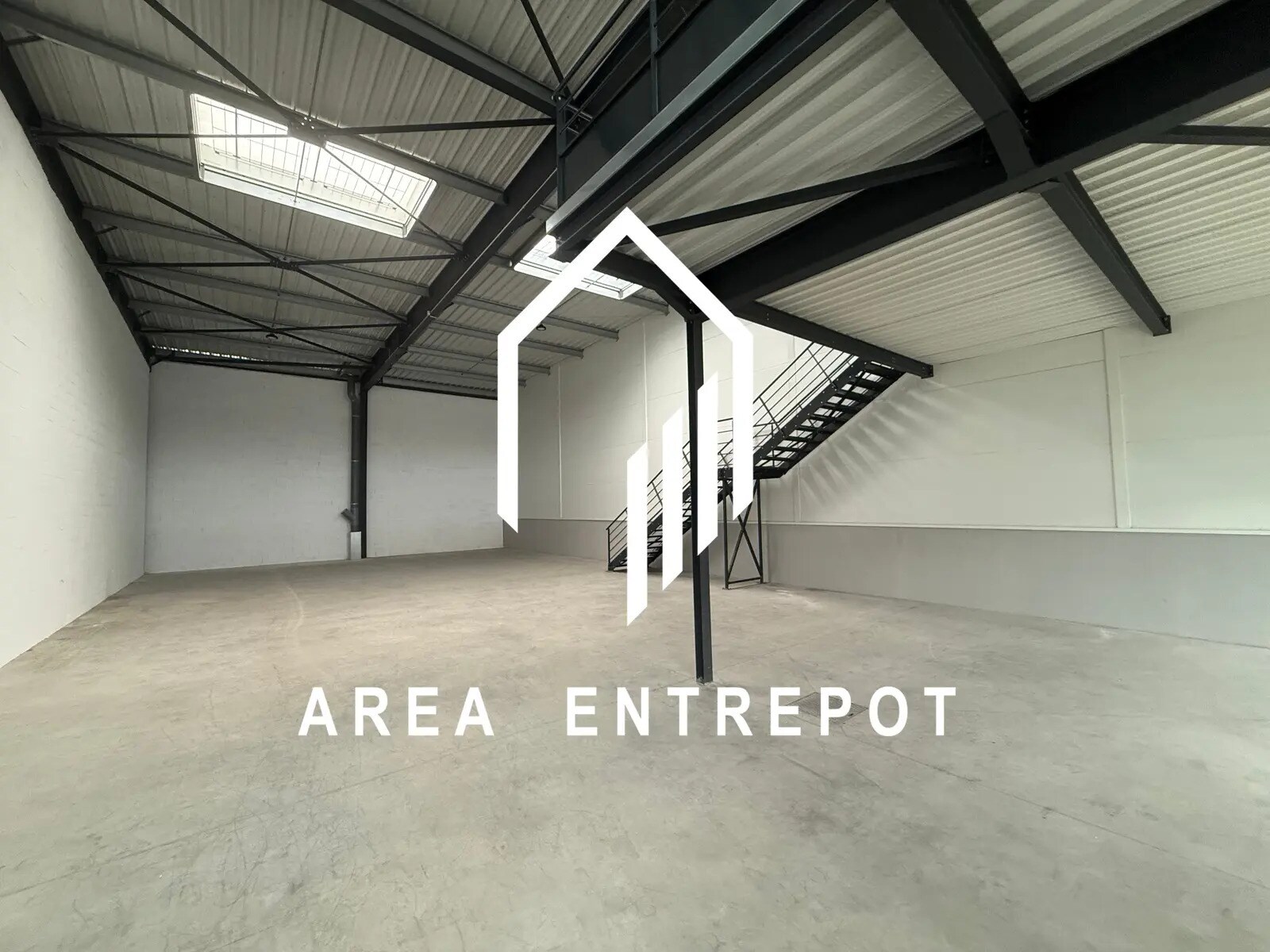 Flex in Gignac-la-Nerthe for lease Interior Photo- Image 1 of 5